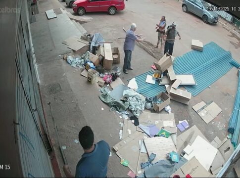 papelaria-nao-abre-apos-moradores-de-rua-acamparem-na-entrada