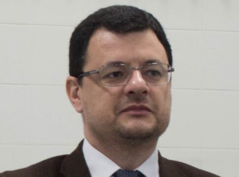 professor-da-unesp-demitido-por-assedio-diz-que-estava-em-surto