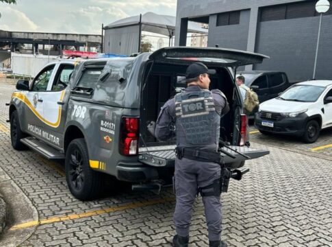 foragida-da-interpol-por-fraude-com-cartao-e-presa-pela-pm-em-sp