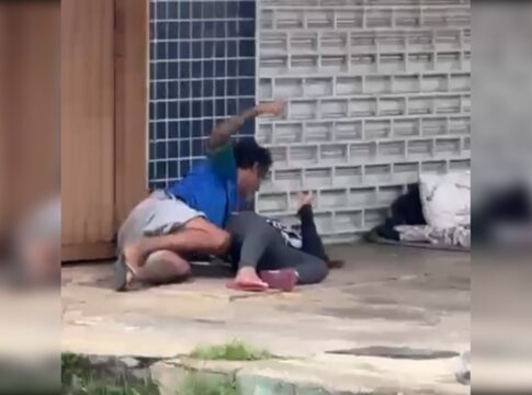 agressor-e-preso-apos-ser-flagrado-esmurrando-mulher-no-meio-da-rua