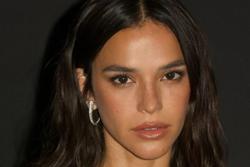 bruna-marquezine-agita-web-apos-reagir-a-declaracao-sobre-“ex-louco”