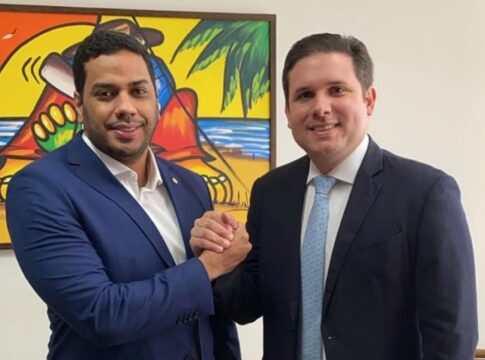 ministro-do-tcu-que-poupou-hugo-motta-tinha-esposa-como-fantasma