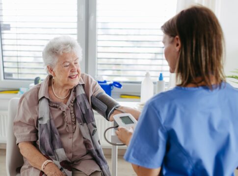 expert-aponta-5-habitos-que-ajudam-a-controlar-o-colesterol-pela-manha