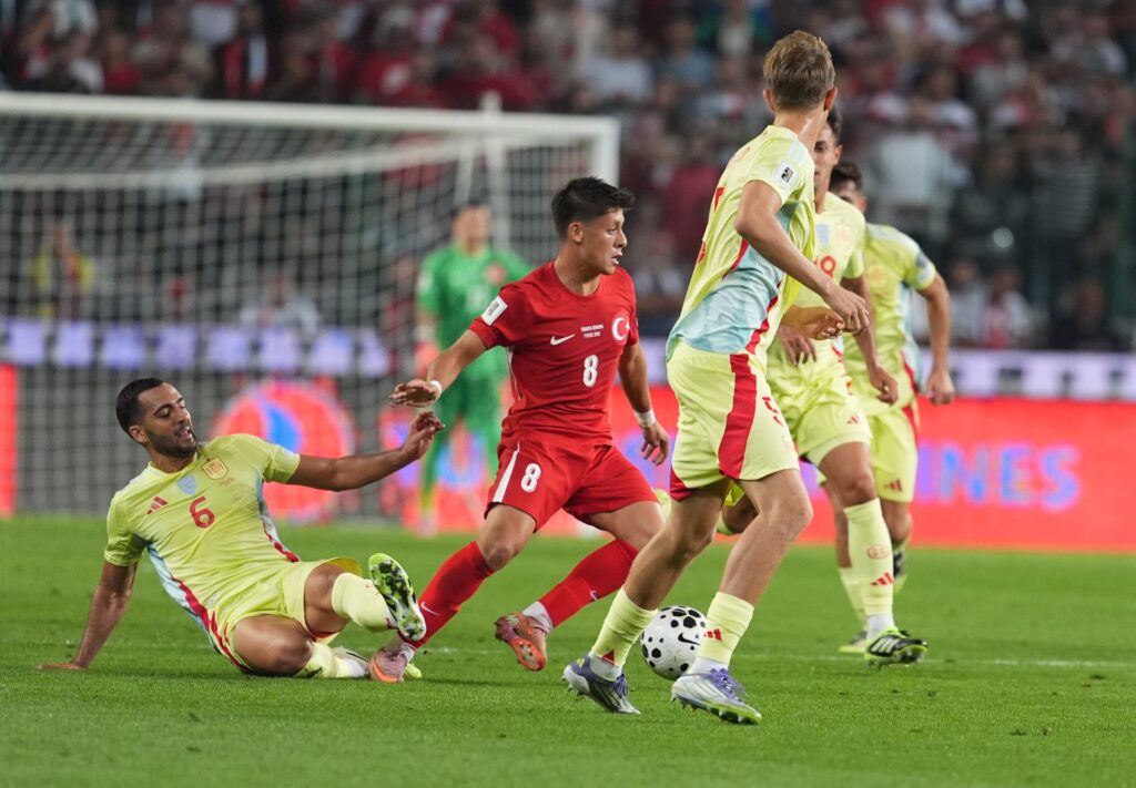 espanha-e-turquia-duelam-por-vaga-na-copa:-saiba-onde-assistir