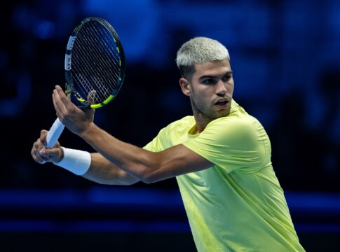 alcaraz-tem-lesao-na-coxa-e-esta-fora-da-fase-final-da-copa-davis