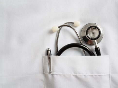 medico-fura-fila-do-sus-vendia-cirurgias-de-fimose-por-ate-r$-1,2-mil