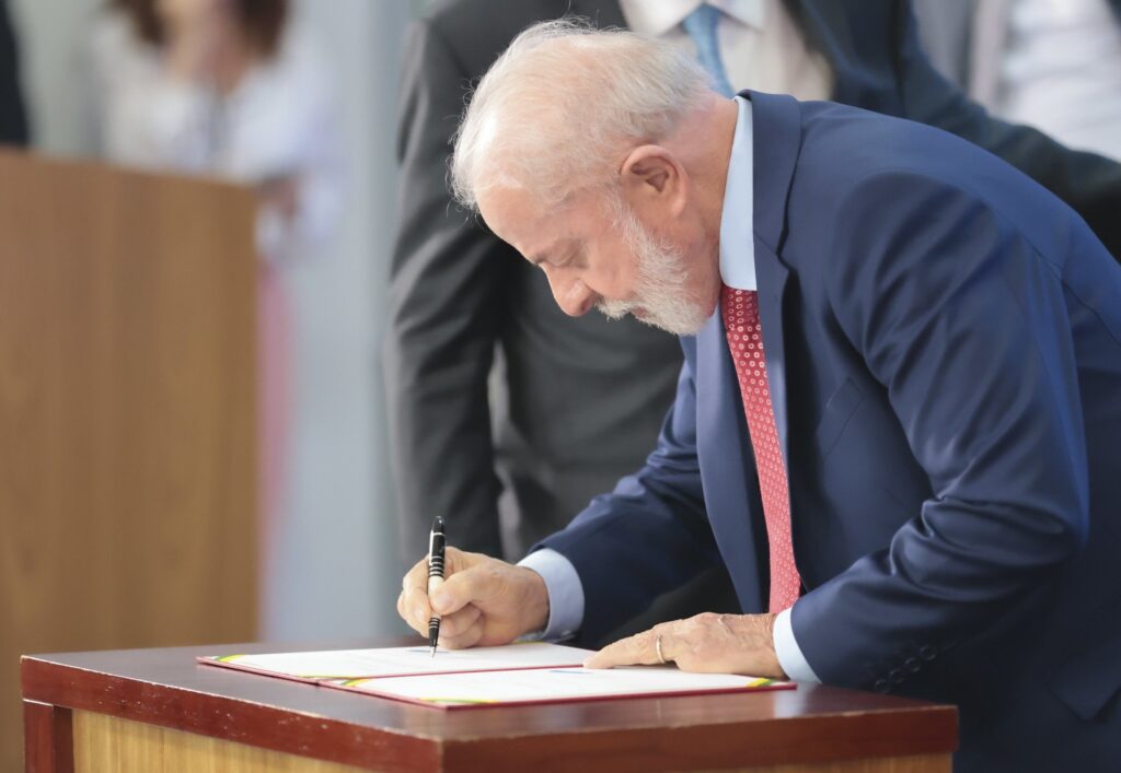 sem-“todes”:-lula-sanciona-veto-a-linguagem-neutra-em-atos-do-governo