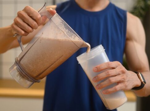 nutricionista-revela-se-existe-horario-certo-para-tomar-whey-protein