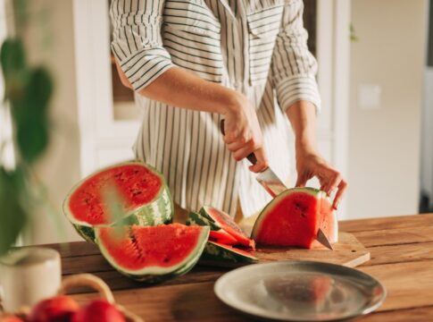 melancia:-nutricionista-lista-beneficios-de-colocar-a-fruta-na-dieta