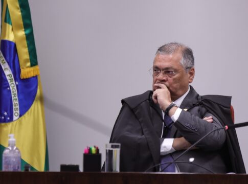 trama-golpista:-dino-diz-que-servidores-cairam-no-“canto-da-sereia”