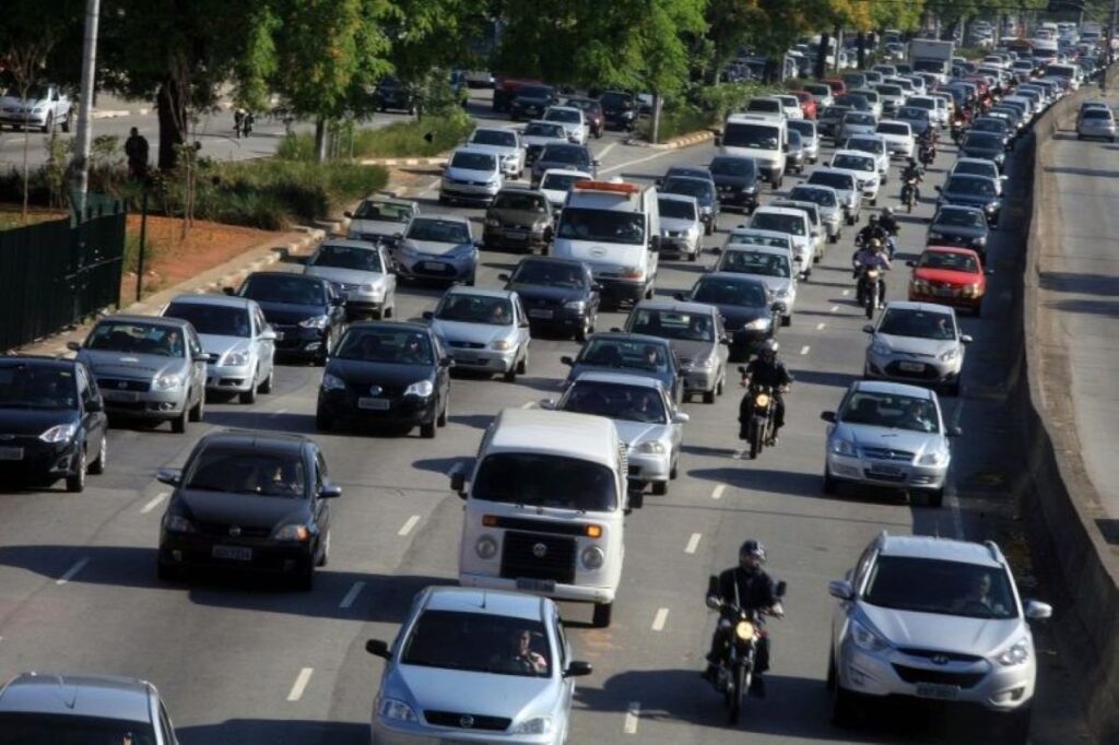 feriado-deve-levar-mais-de-18-milhoes-de-veiculos-as-rodovias-de-sp