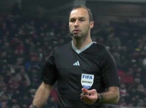 torcedor-arremessa-cigarro-eletronico-em-amistoso-do-brasil.-veja