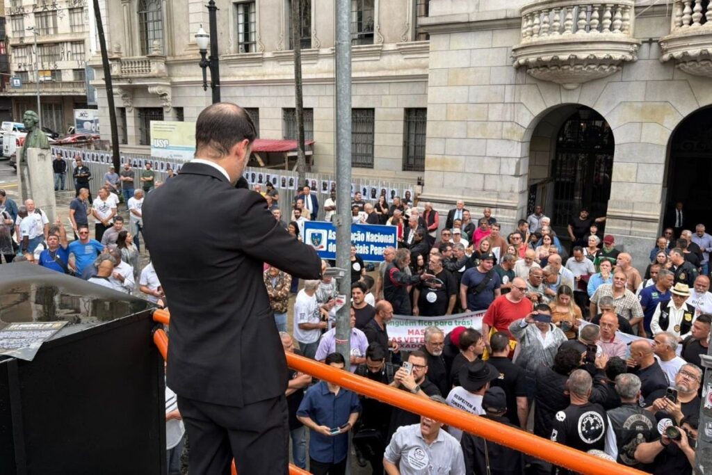 policiais-protestam-contra-tarcisio-e-derrite-no-centro-de-sao-paulo