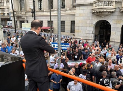 policiais-protestam-contra-tarcisio-e-derrite-no-centro-de-sao-paulo