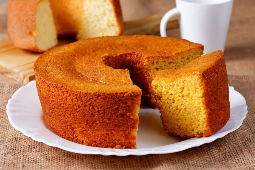 bolo-de-cenoura-de-liquidificador-fica-fofinho-e-nao-suja-a-cozinha