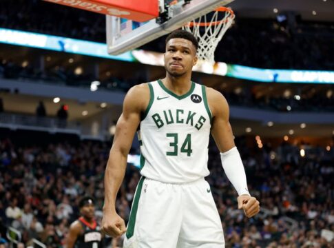 tecnico-dos-bucks-revela-quanto-tempo-antetokounmpo-ficara-ausente