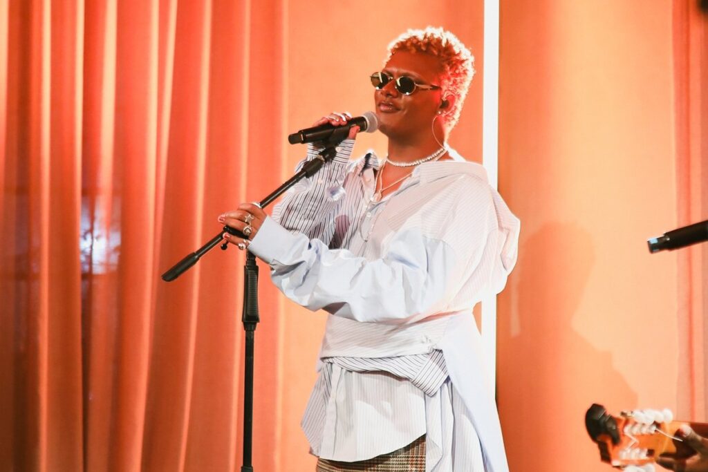 liniker-e-a-poesia-como-forma-de-existencia-no-brasil