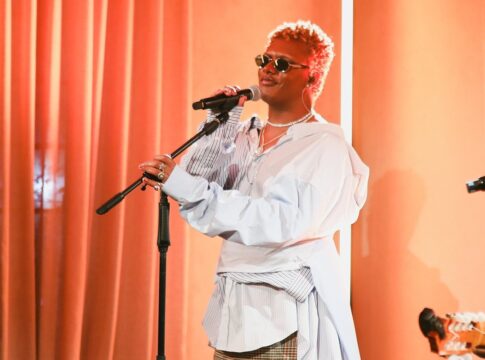 liniker-e-a-poesia-como-forma-de-existencia-no-brasil