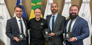 flavio-e-eduardo-bolsonaro-encontram-ministro-de-bukele-em-el-salvador