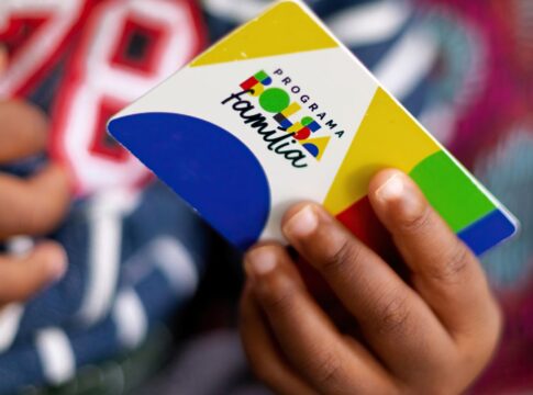 caixa-paga-bolsa-familia-a-beneficiarios-com-nis-de-final-4