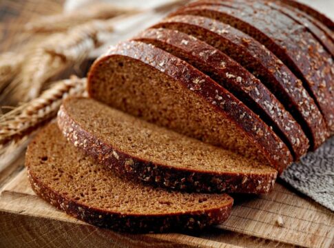 pao-sem-gluten-pronto-em-15-minutos-fica-leve,-fofinho-e-delicioso