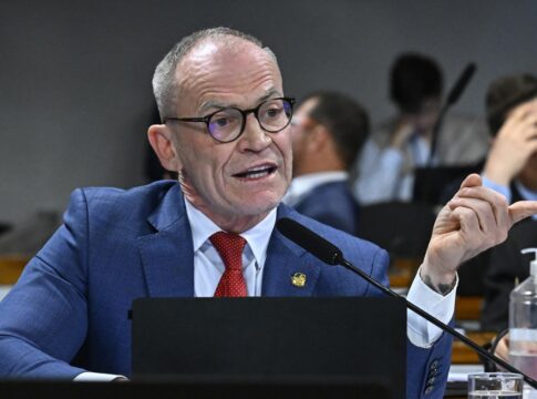 “perplexo”,-contarato-questiona-em-cpi-falta-de-dados-sobre-presidios