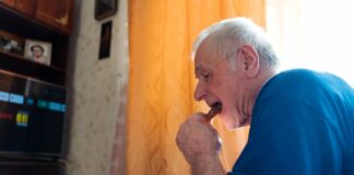 idosos-que-fazem-refeicoes-sozinhos-tem-alimentacao-pior,-diz-estudo