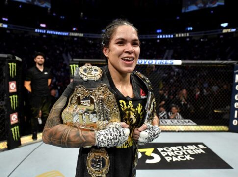 amanda-nunes-quer-lutar-por-terceiro-cinturao-do-ufc-e-marca-inedita