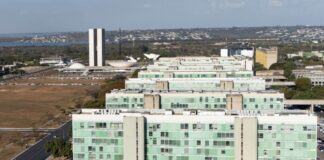 governo-lula-bate-o-martelo-sobre-ponto-facultativo-na-sexta-(21/11)