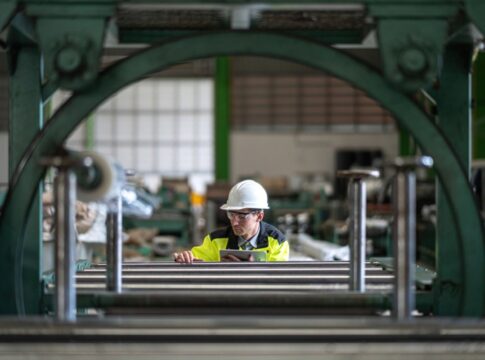 producao-de-aco-no-brasil-avanca-em-outubro,-mas-tem-queda-em-1-ano