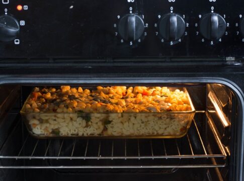 macarrao-de-forno-cremoso-pronto-em-15-minutos;-veja-a-receita