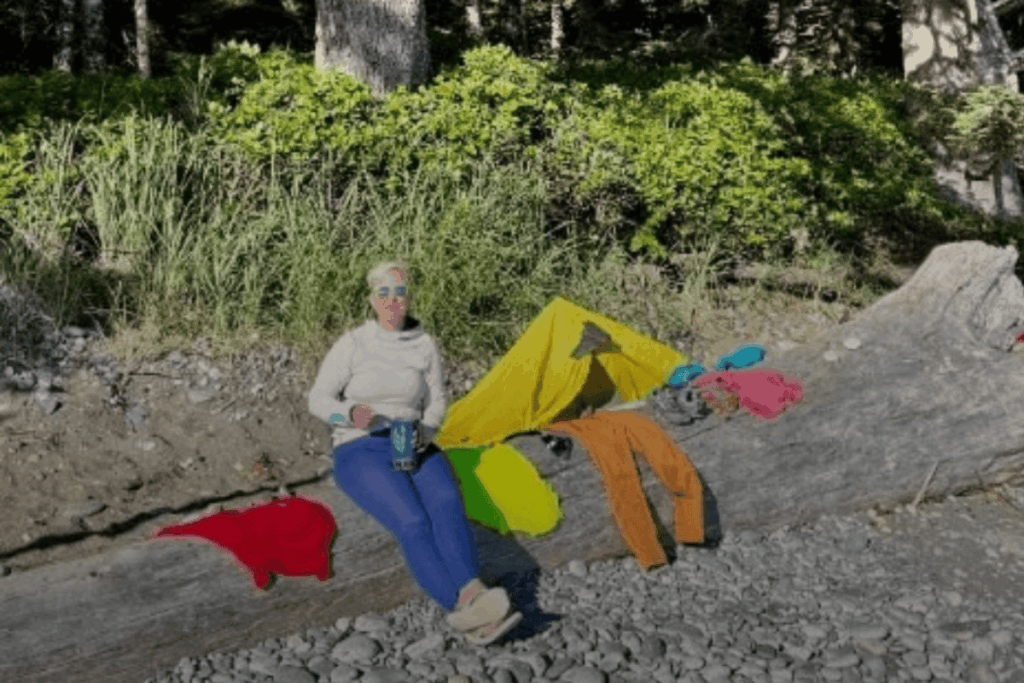 arvores-se-tornam-cabides-solidarios-para-pessoas-em-situacao-de-rua