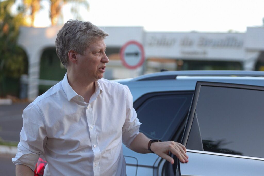 bolsonaro-teve-“solucos-constantes”,-diz-van-hattem-apos-visita