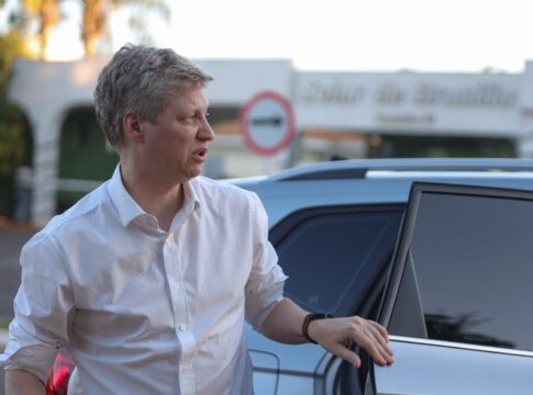 bolsonaro-teve-“solucos-constantes”,-diz-van-hattem-apos-visita