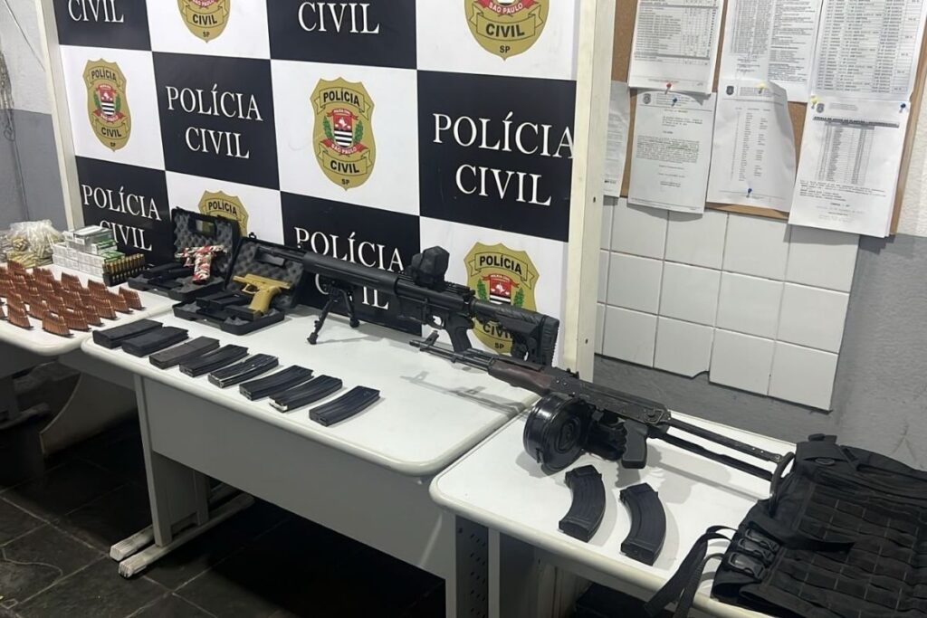 arsenal-do-pcc:-policia-apreende-armas-em-casa-no-litoral-de-sao-paulo