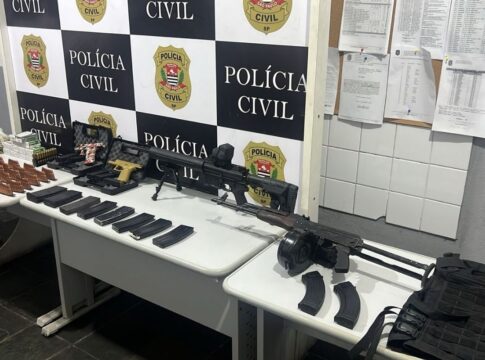 arsenal-do-pcc:-policia-apreende-armas-em-casa-no-litoral-de-sao-paulo