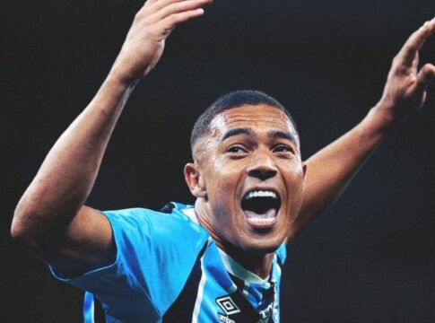 com-dois-gols-no-segundo-tempo,-gremio-vence-vasco-pelo-brasileirao