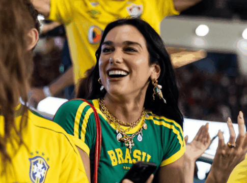 dua-lipa-marca-presenca-no-maracana-e-acompanha-classico-fla-flu