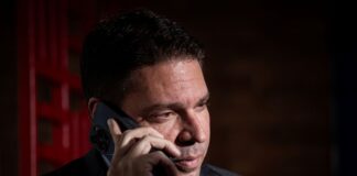 imagine-quem-se-roi-de-inveja-de-alexandre-ramagem,-o-fujao