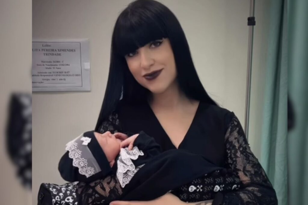 mae-gotica-de-sp-da-a-luz-a-sua-primeira-filha-no-halloween:-“loucura”