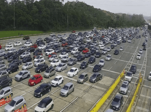 feriado-registra-50-km-de-congestionamento-rumo-as-praias-de-sp