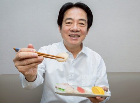 em-apoio-ao-japao,-lider-de-taiwan-posta-foto-com-prato-de-sushi