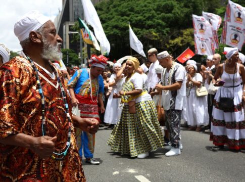 consciencia-negra:-ato-na-avenida-paulista-reune-militancia-e-cultura