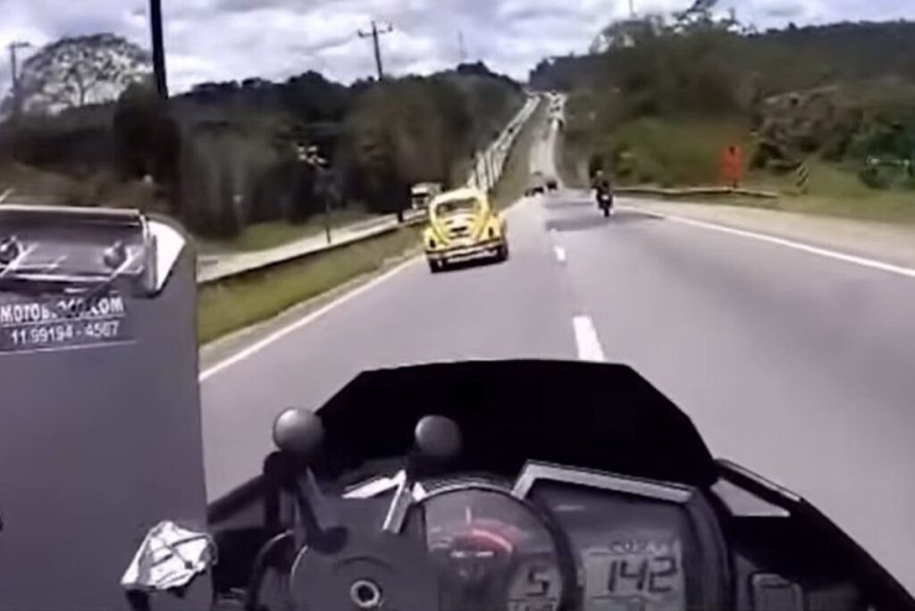 “fuscamaro”-amarelo-passou-de-140-km/h-durante-fuga-de-cinema-em-sp