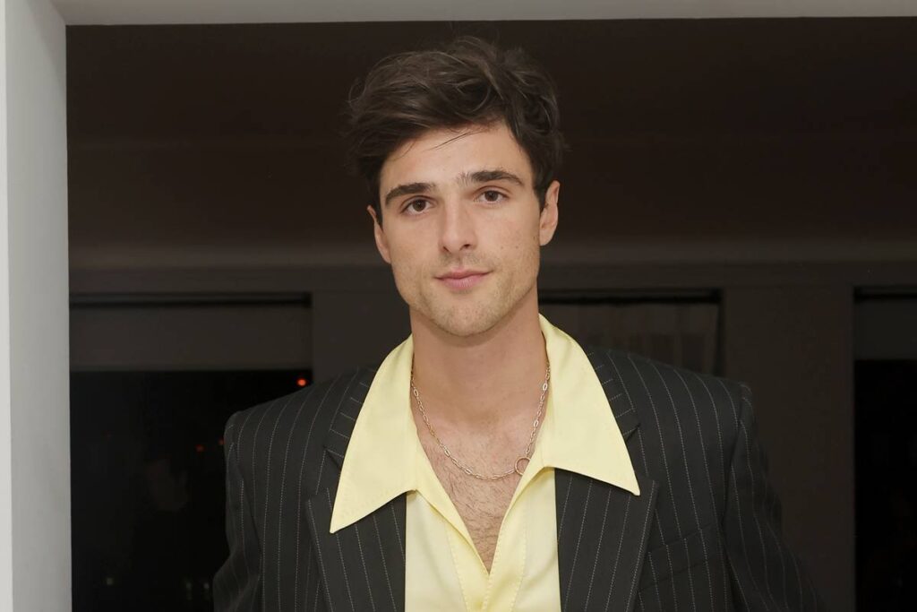 jacob-elordi-e-alvo-de-chacotas-por-sua-caligrafia:-“parece-crianca”