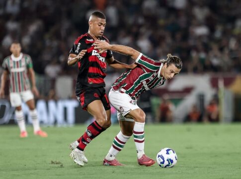 flamengo-e-derrotado-em-classico-e-sai-reclamando-de-arbitro-de-video