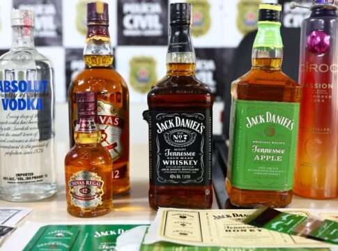 mais-de-182-mil-litros-de-bebidas-irregulares-sao-apreendidos-em-mg