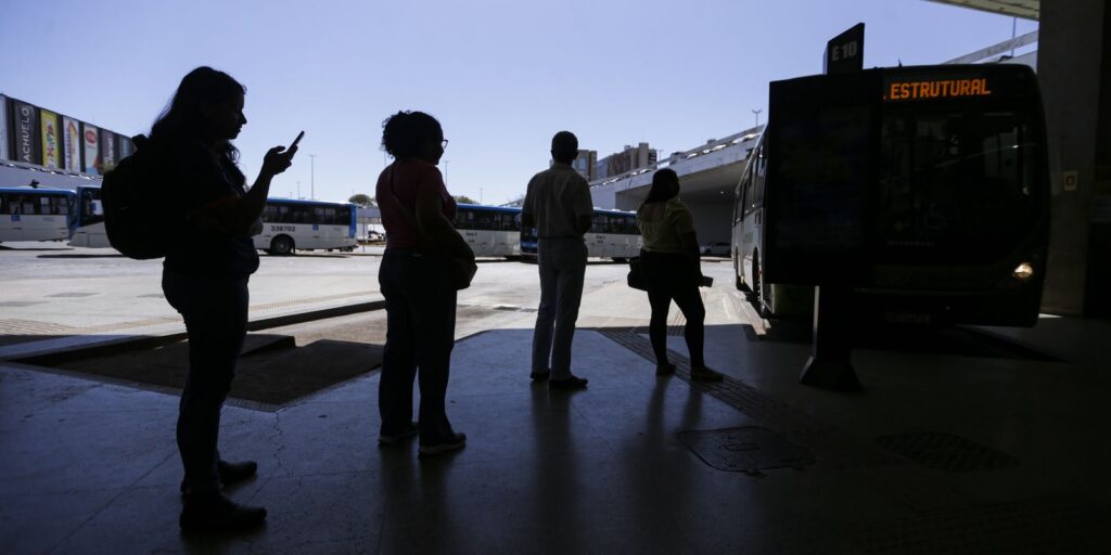 nove-em-cada-10-mulheres-ja-sofreram-violencia-ao-se-deslocar-a-noite