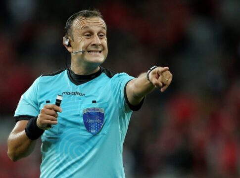 libertadores:-arbitragem-da-final-e-definida-com-trio-argentino