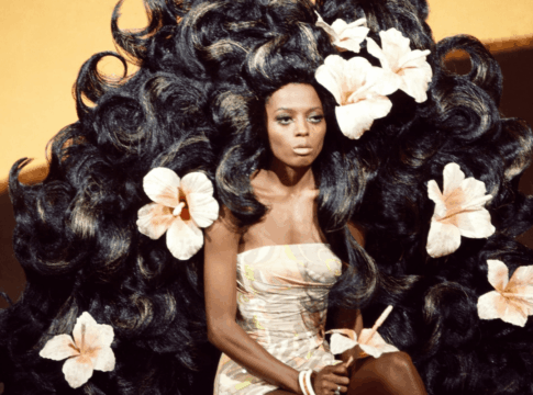 peruca-a-la-diana-ross-marca-o-visual-do-1°-album-de-remy-bond